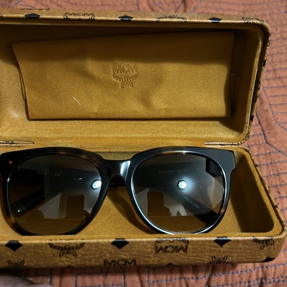 Sunglasses - Picture 2 of 6